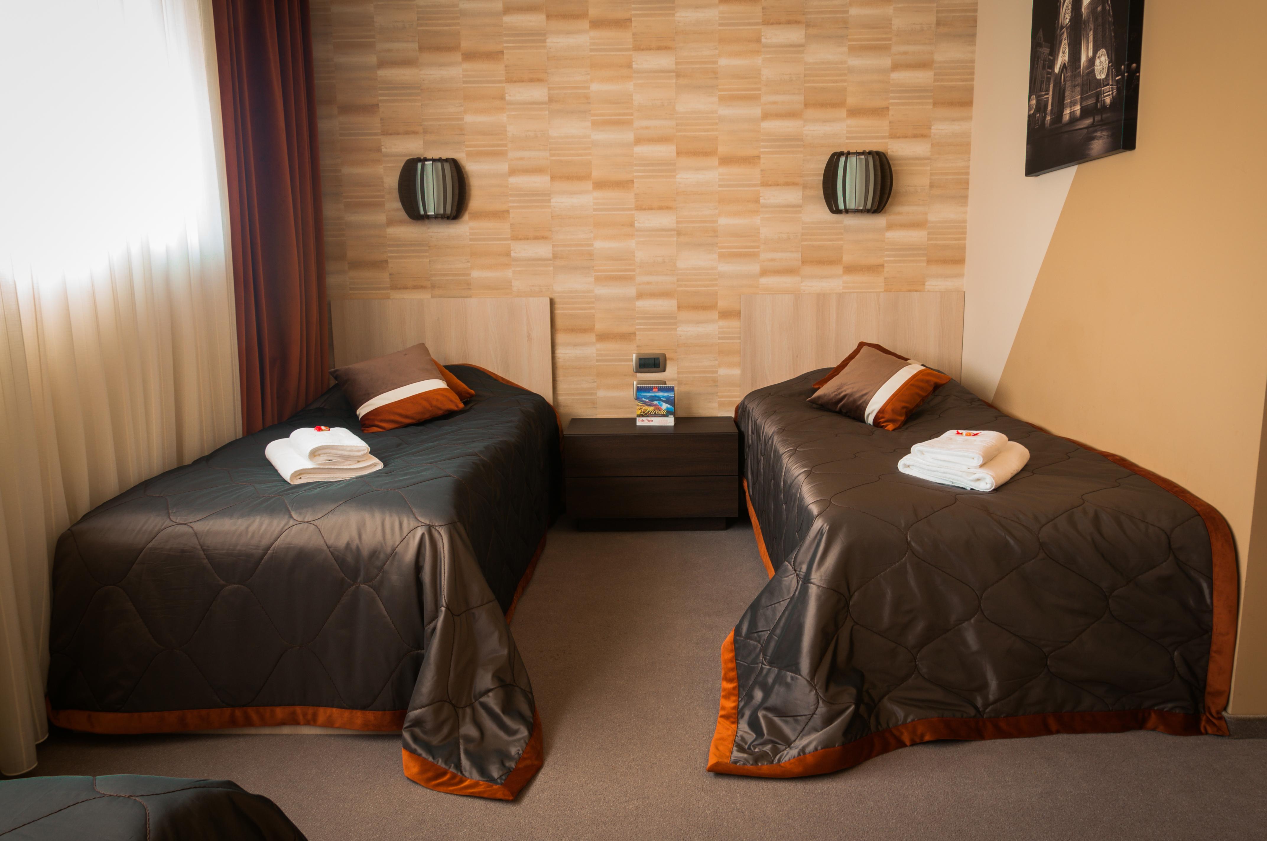 Garni Hotel Vigor - Ev Station โนวีซาด ภายนอก รูปภาพ