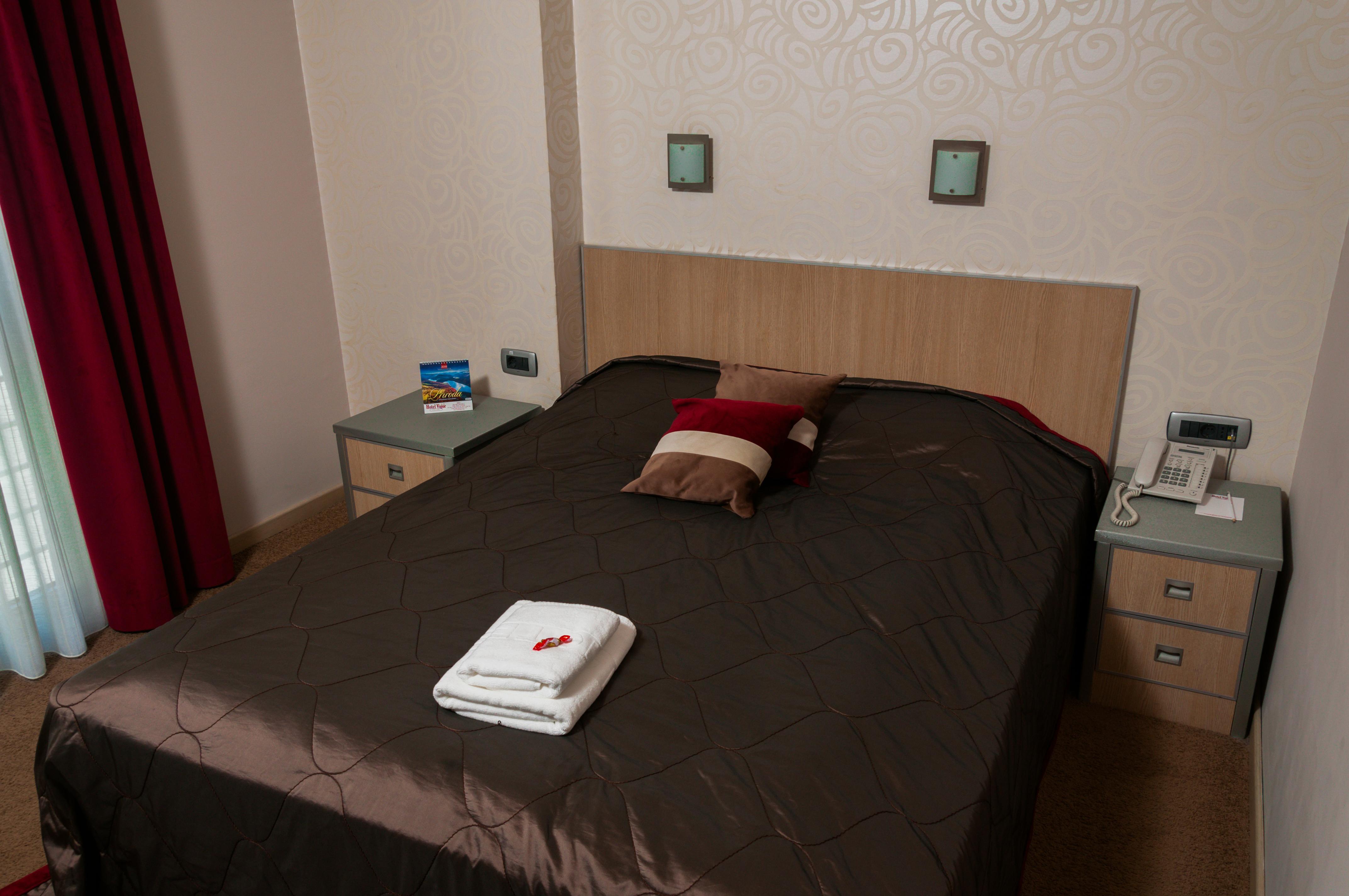 Garni Hotel Vigor - Ev Station โนวีซาด ภายนอก รูปภาพ